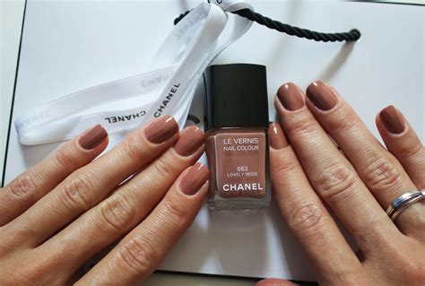 chanel le vernis reviews|chanel lovely beige nail polish.